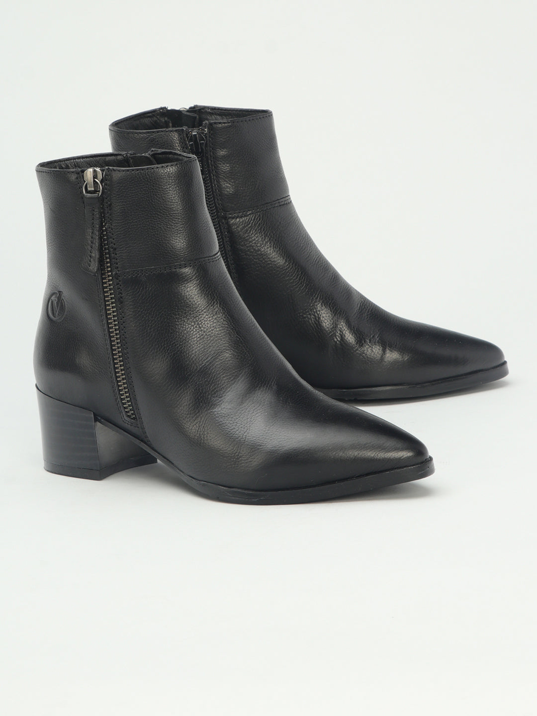 Venus Eye Catching Pointed Toe Boots