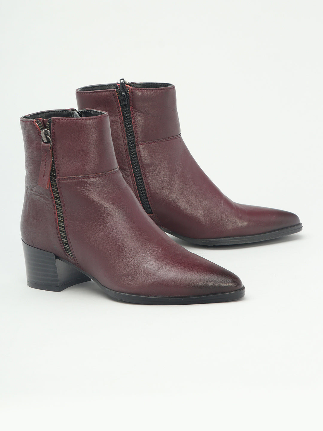 Venus Eye Catching Pointed Toe Boots