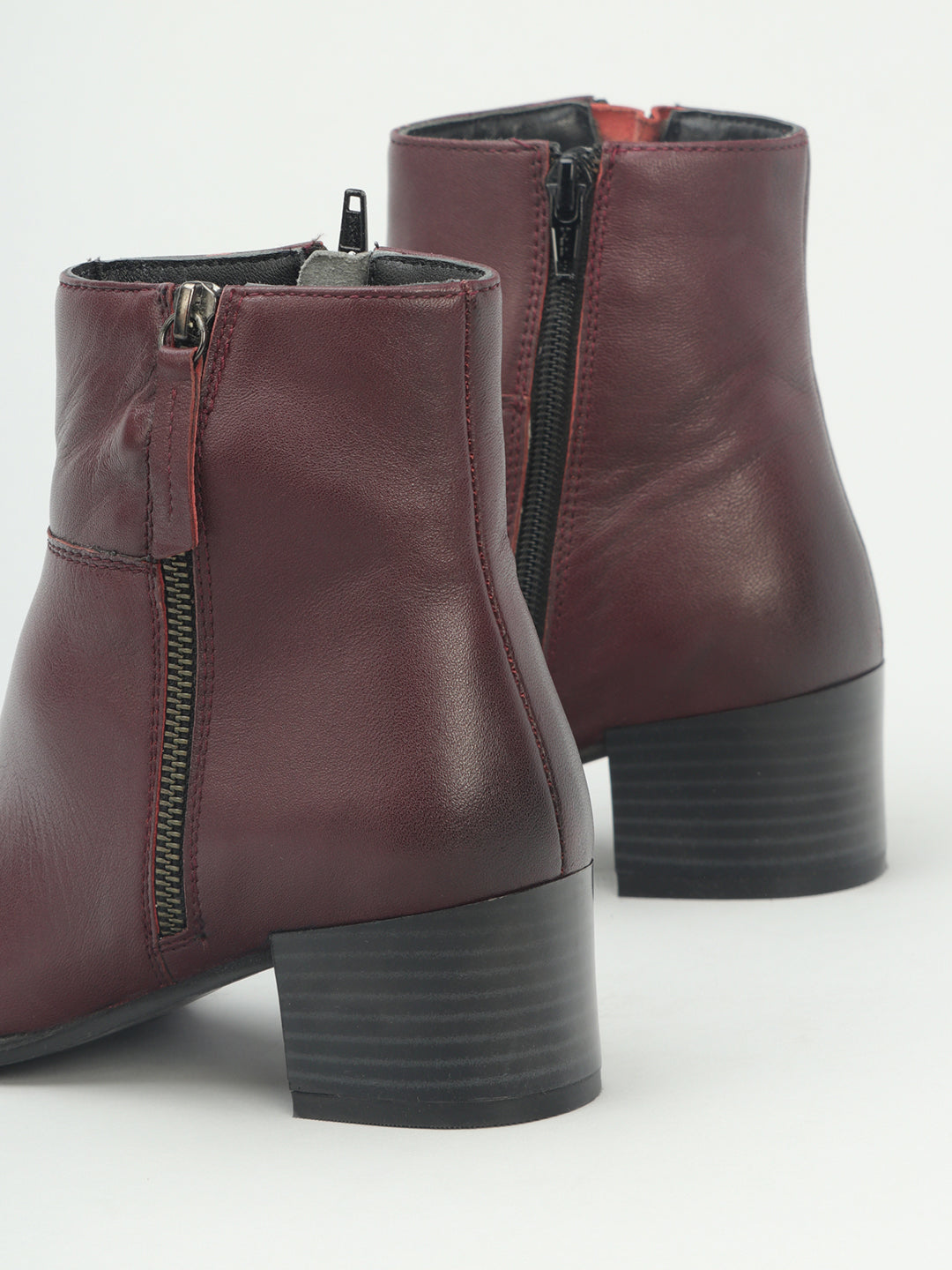 Venus Eye Catching Pointed Toe Boots