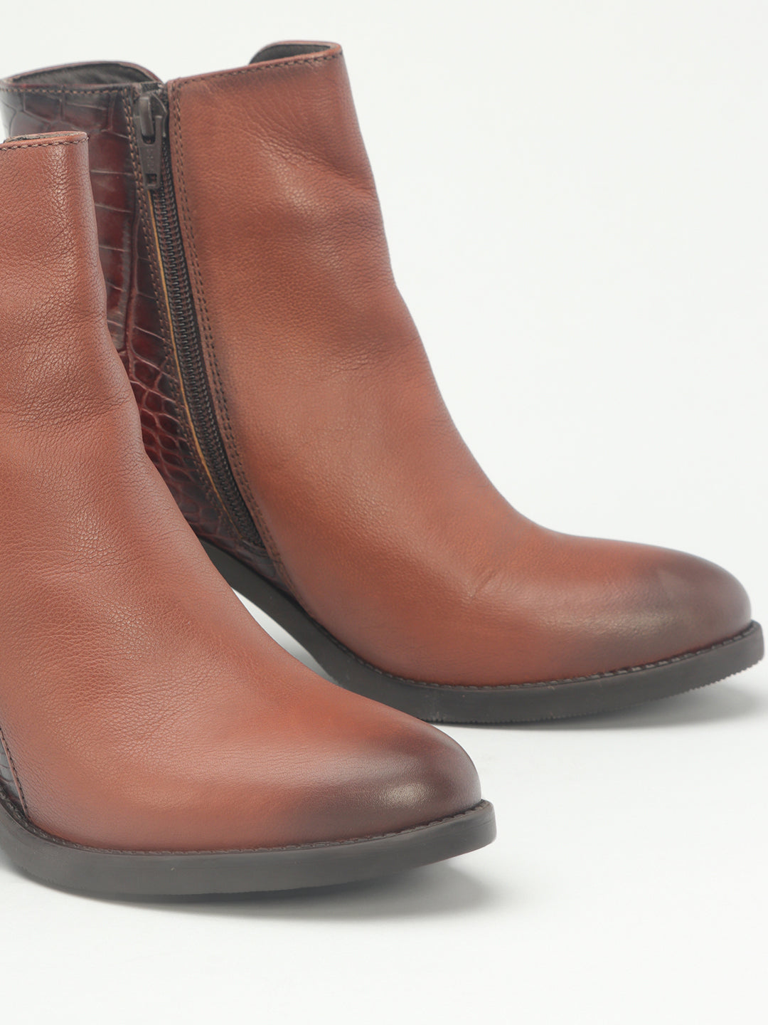 Venus Leather Pointed Toe Boots