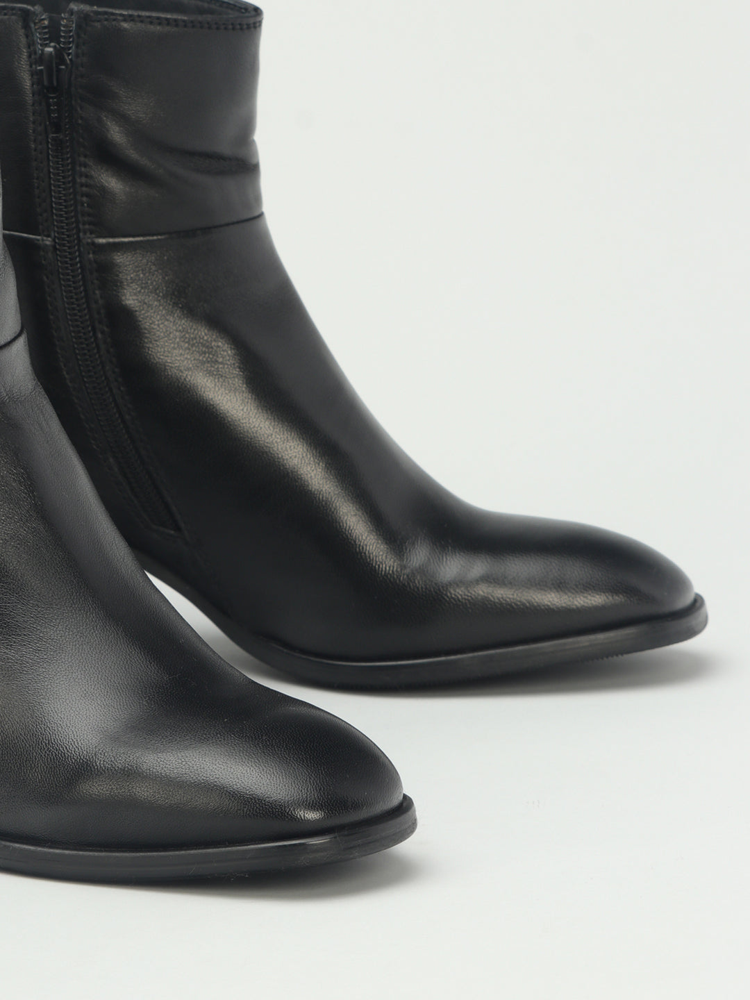 Venus Classic Relaxed Boots