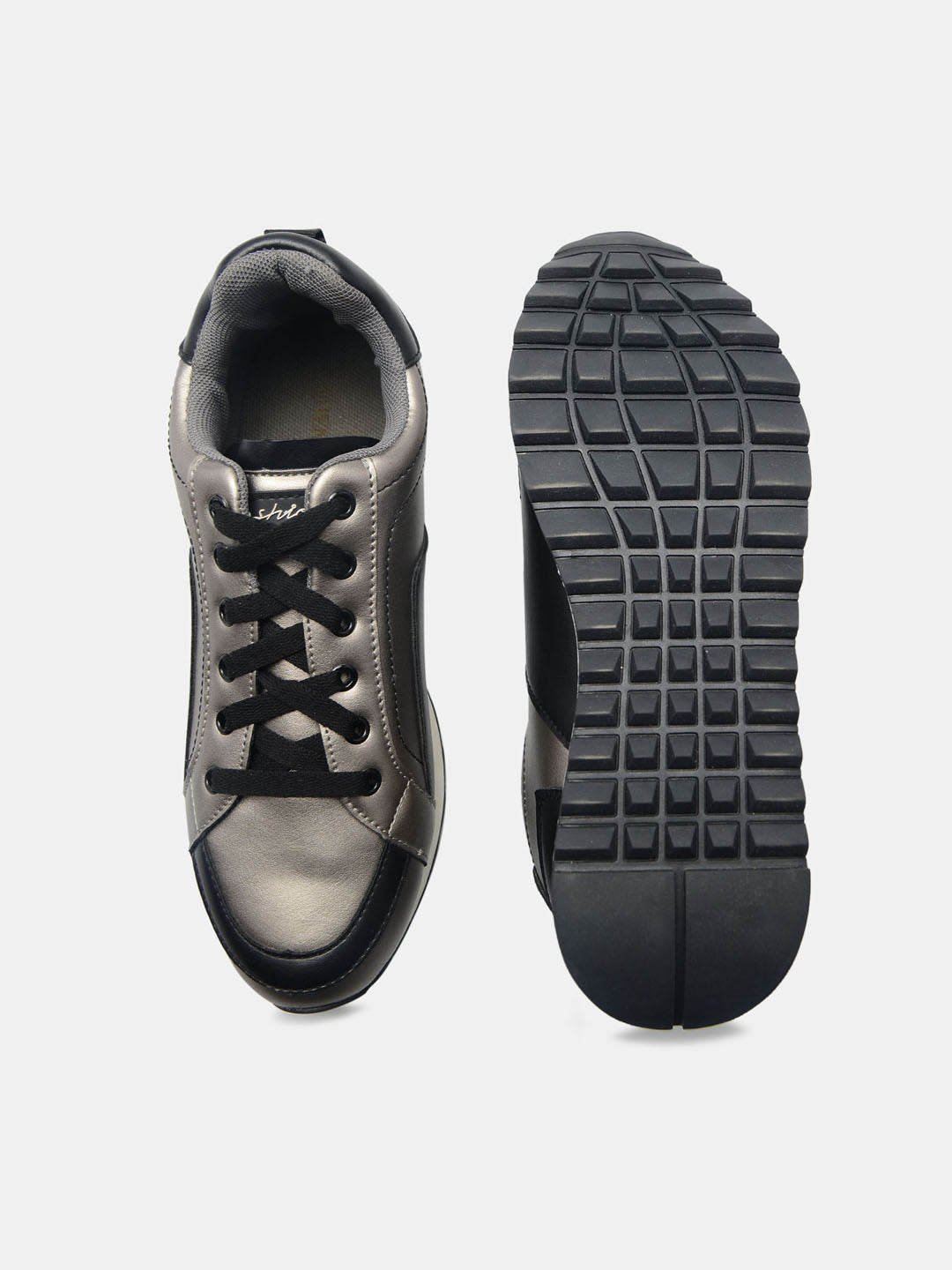 Uber-Chic Laced Shoes